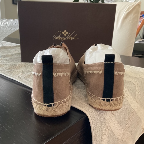 Taupe suede espadrilles. - Picture 3 of 4